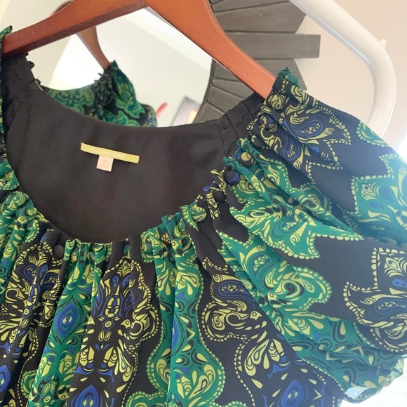 Gianni Bini - Green and Black printed Blouse - XS - Like New! - Picture 4 of 8
